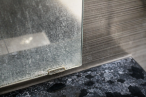 水アカは「汚れ」ではなく「固着した結果」