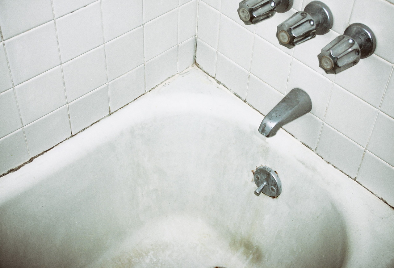 水垢が残るたび、ため息が出るお風呂掃除