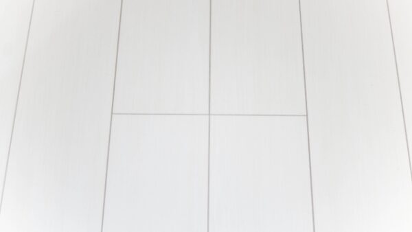 「白さ」を守るという選択。ガラスコーティングが叶える“劣化しにくい床”