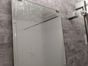 【東京】浴室の鏡のウロコ汚れがすぐ戻る人へ｜水道水（カルキ）環境でも“定着させない”が正解