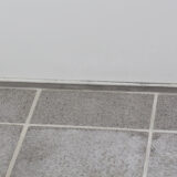 広島でも増えてます。浴室床の白い汚れを防ぐという選択