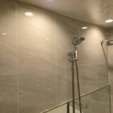 浴室の壁の水垢・カビがすぐ戻る人へ｜「掃除だけ」で限界なら“定着させない”が正解