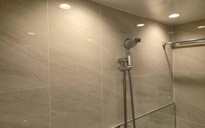 浴室の壁の水垢・カビがすぐ戻る人へ｜「掃除だけ」で限界なら“定着させない”が正解