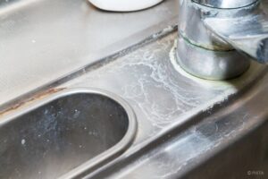 水垢はなぜ“ガチガチ”になるのか