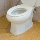 トイレ床が黄ばむ・臭いが戻る…再発ループを止めるコツ【郡山市】