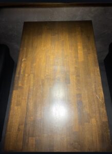 古く傷んだ木がよみがえる。張り替えないという選択