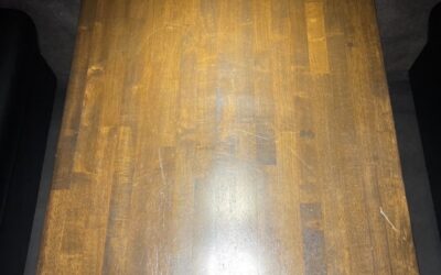 古く傷んだ木がよみがえる。張り替えないという選択