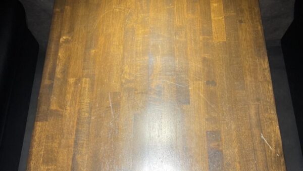 古く傷んだ木がよみがえる。張り替えないという選択