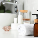 【洗面台のシミ対策】ヘアカラー飛び・整髪料汚れを防ぐ！水回りを清潔に保つコーティング術【郡山市】