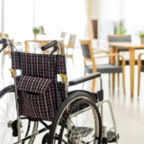 介護施設の床が滑る・臭いが取れない原因とは？ 転倒事故を防ぐフロア対策【九州エリア】