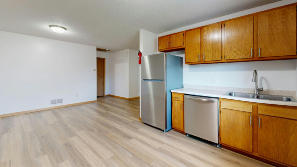 フロアコーティングで「床の色」が変わる？後悔しないための色選びと光沢の知識