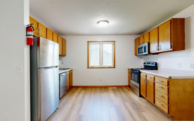 “そこだけ黒い”の正体は？冷蔵庫下の床汚れ対策【郡山市】