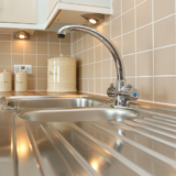 “ツヤが消える原因”は拭き方？ステンレスシンクのくもり・白い跡対策【郡山市】