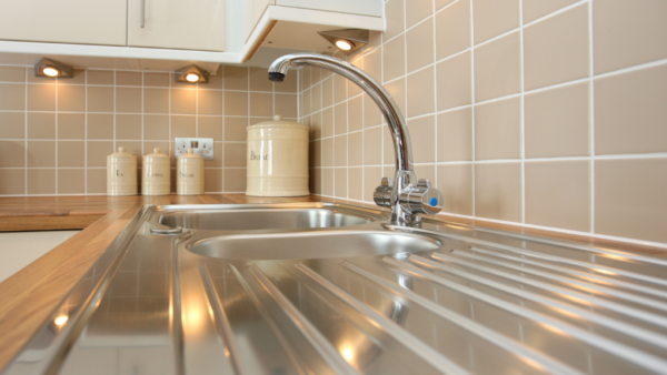 “ツヤが消える原因”は拭き方？ステンレスシンクのくもり・白い跡対策【郡山市】