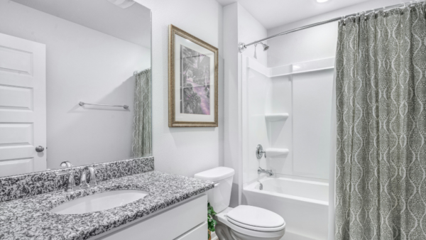 “白いモヤ”の正体は？浴室鏡のくもり・ウロコ戻り対策【郡山市】