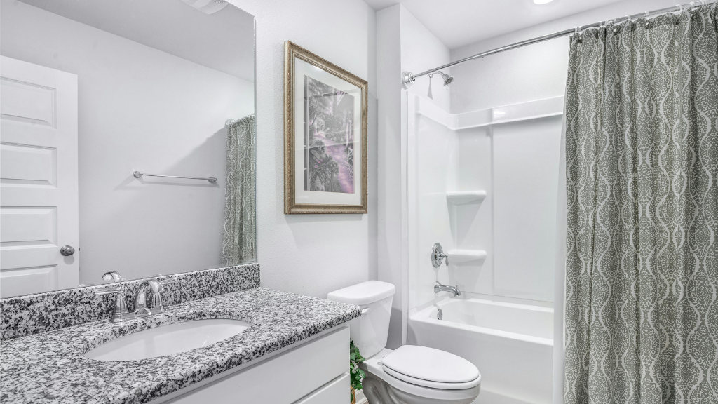 “白いモヤ”の正体は?浴室鏡のくもり・ウロコ戻り対策【郡山市】