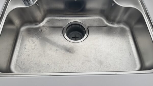 新築半年でシンクが水垢まみれ…その原因と解決策