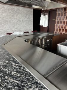 飲食店のカウンターテーブルを美しく保つ方法とコーティングの魅力