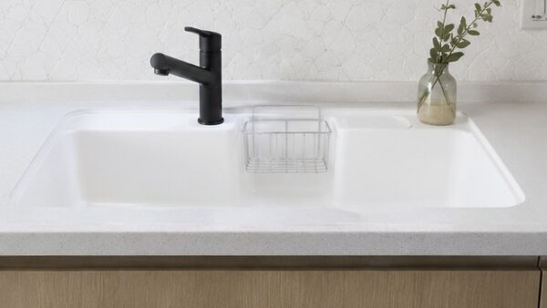 【水垢防止コーティング】鏡・蛇口・シンクの白いウロコ・カルキ汚れを根本解決！お掃除不要のツルツル美観を長期間キープするプロの予防術